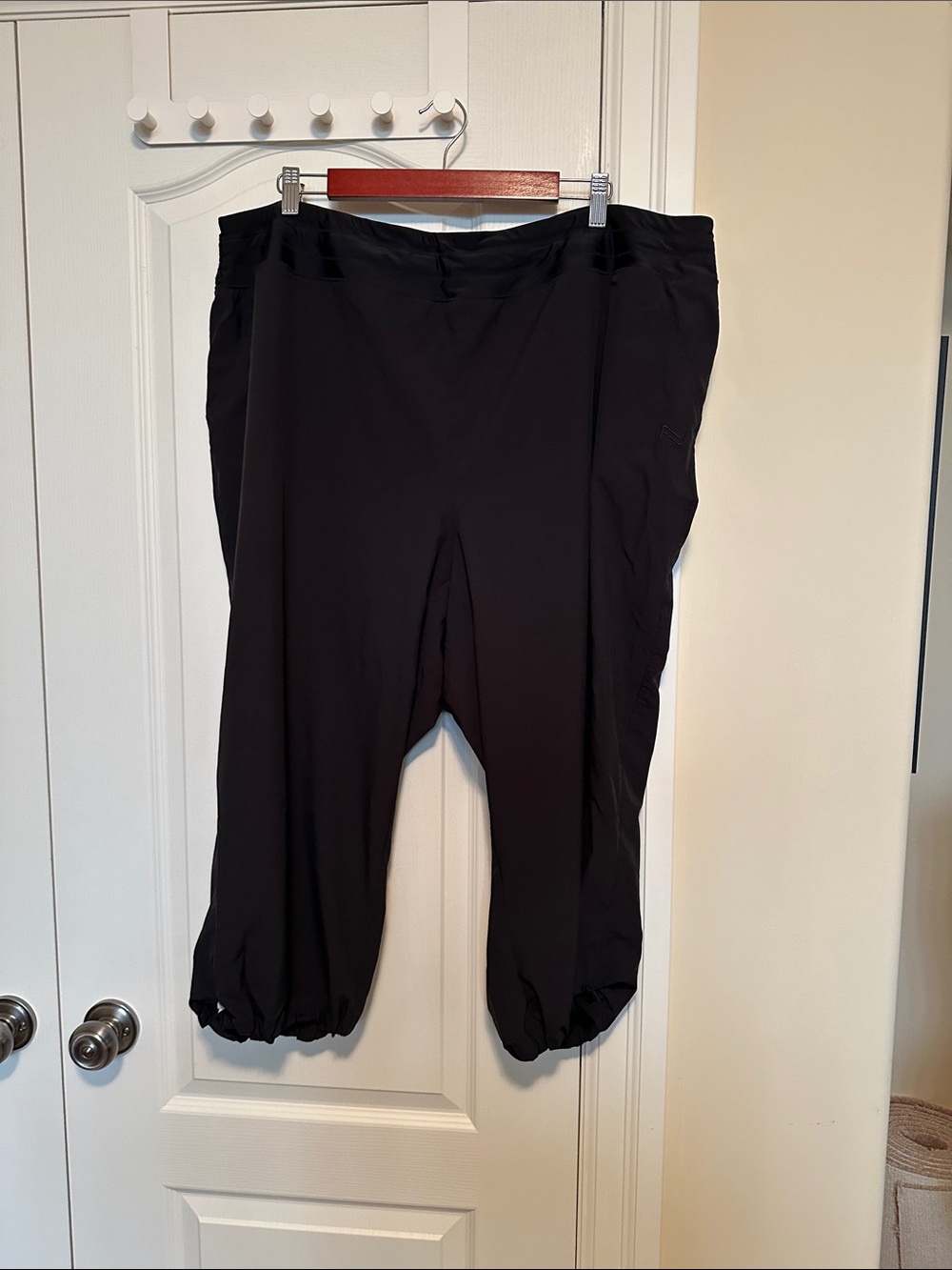 Nola - Black Capris with Elastic Cuffs